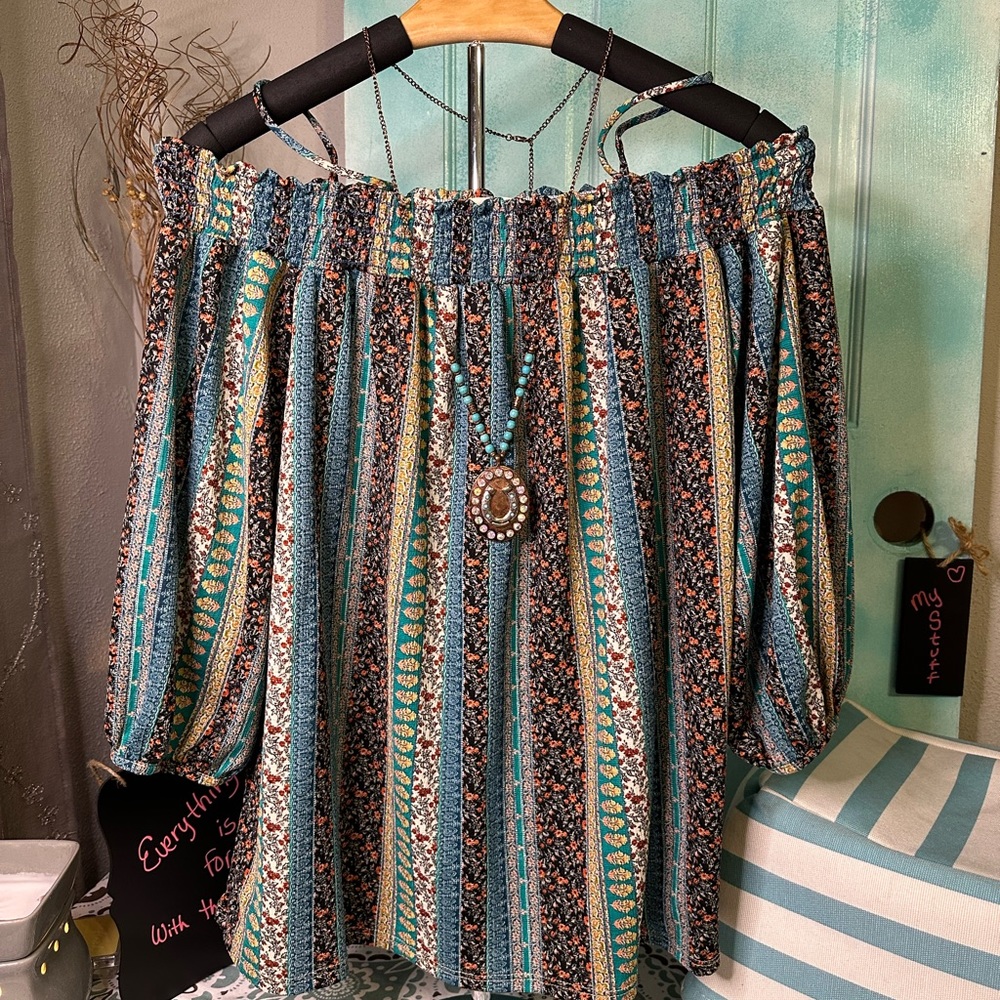 Easel off the shoulder, never worn. Turquoise necklace included.